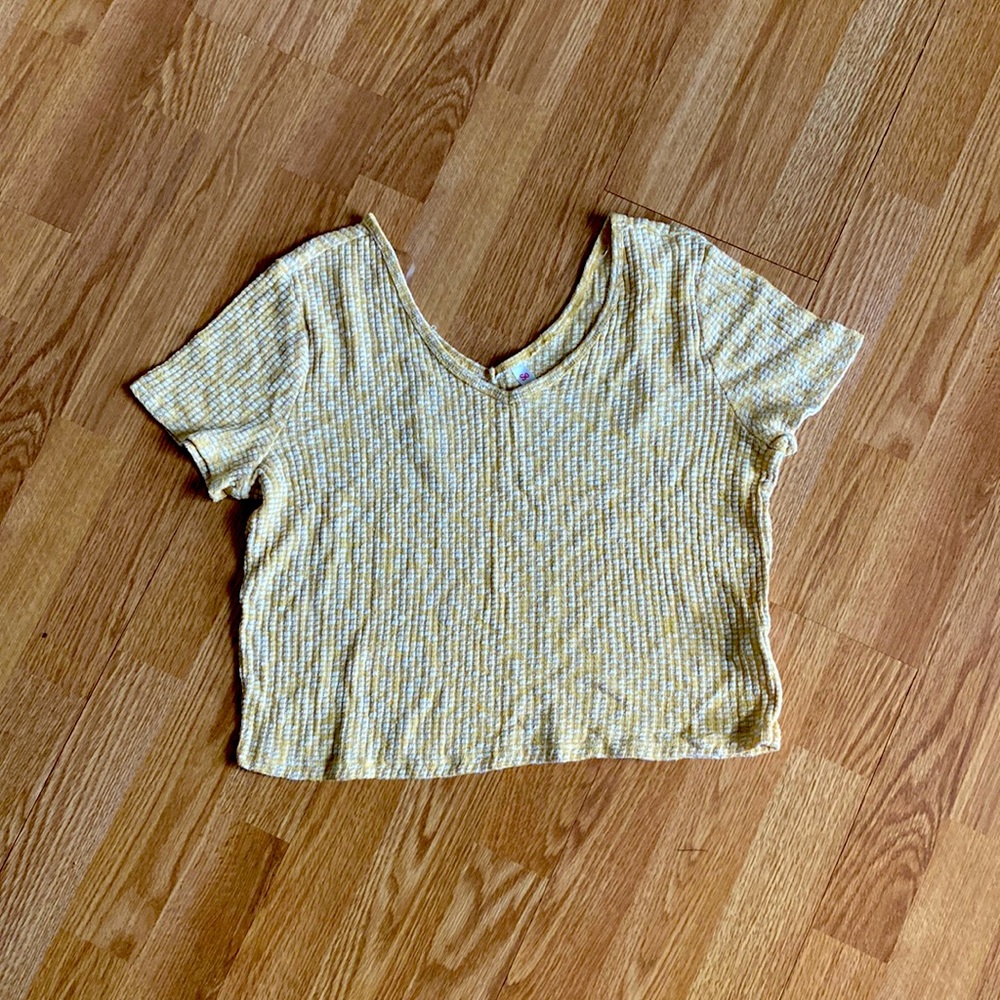SO, yellow and white, v-neck. Size Large